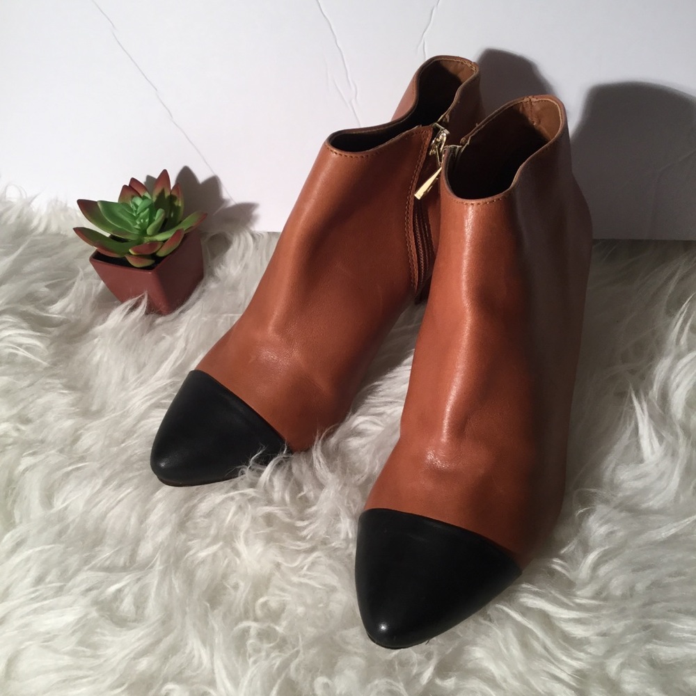 Ann Taylor two tone booties 8M